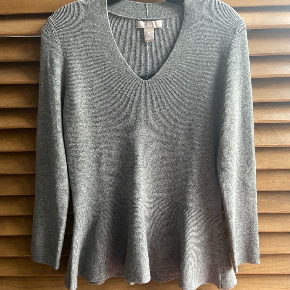 Banana Republic V-Neck Wool Cashmere women’s Medium M Sweater NWT - Picture 2 of 14